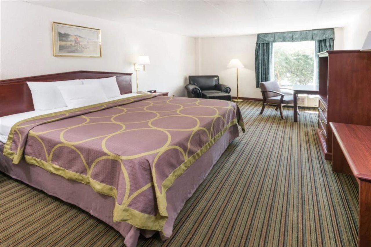 Super 8 By Wyndham Columbus Hotel Екстериор снимка