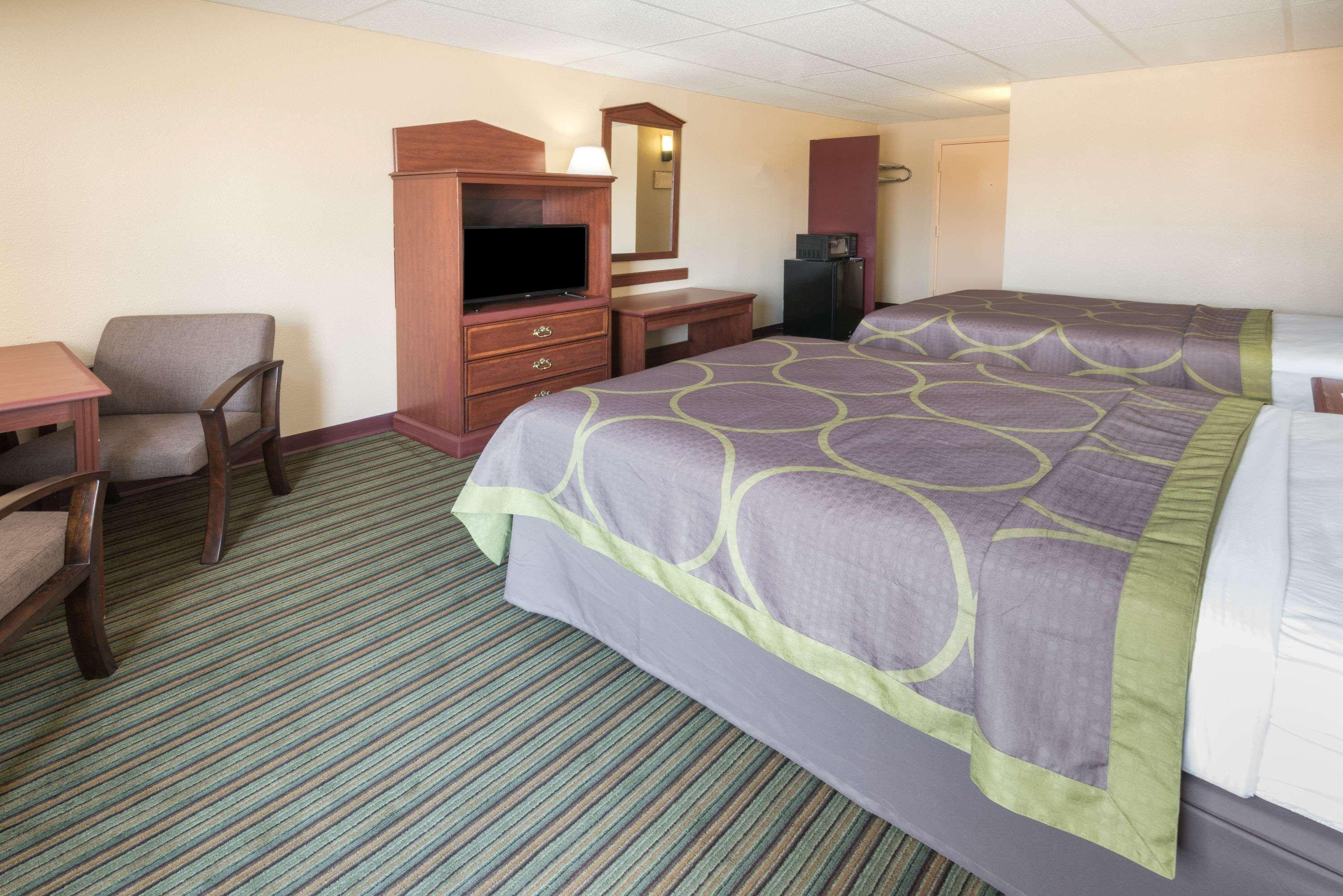 Super 8 By Wyndham Columbus Hotel Екстериор снимка