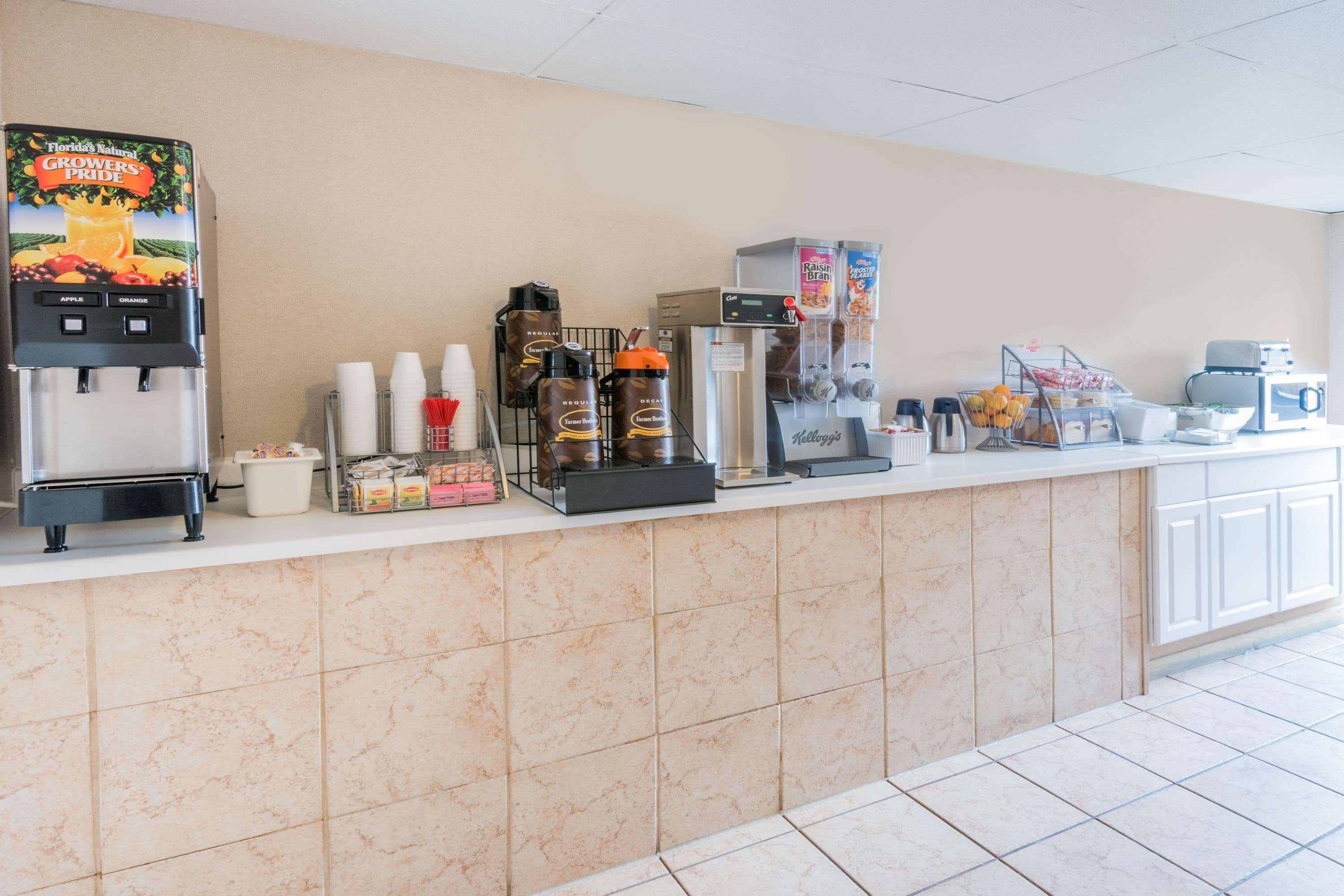 Super 8 By Wyndham Columbus Hotel Екстериор снимка