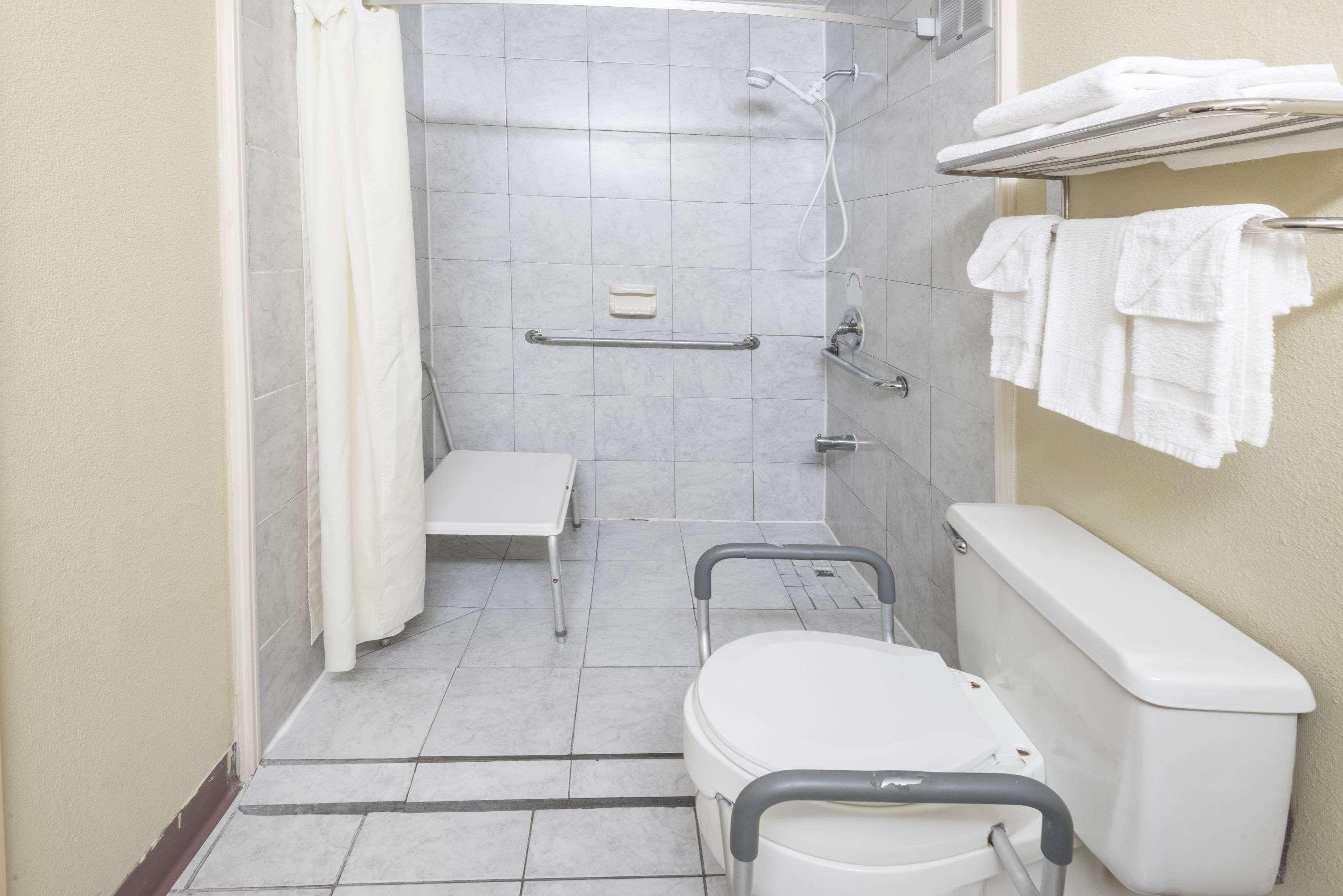 Super 8 By Wyndham Columbus Hotel Екстериор снимка