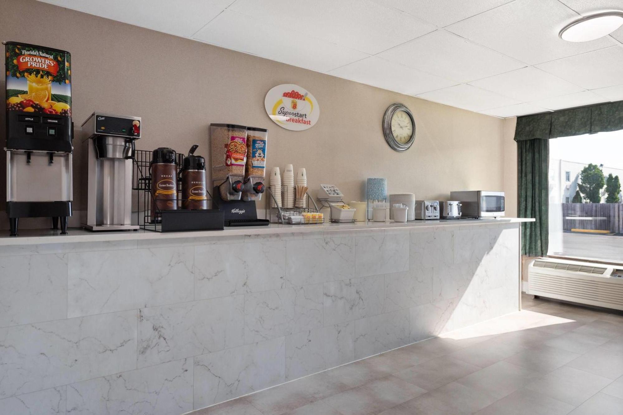 Super 8 By Wyndham Columbus Hotel Екстериор снимка