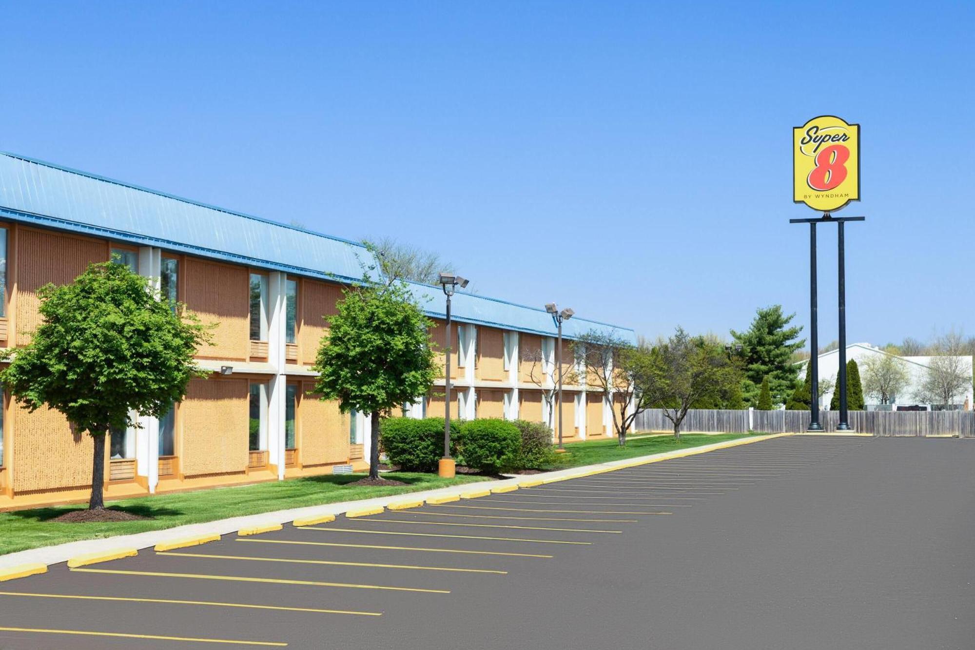 Super 8 By Wyndham Columbus Hotel Екстериор снимка