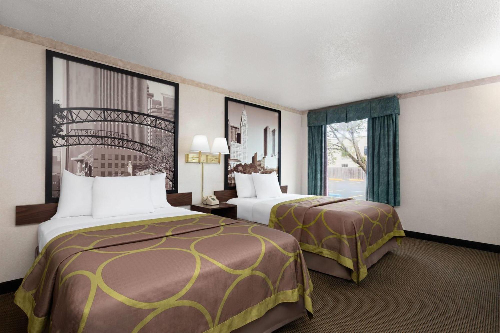 Super 8 By Wyndham Columbus Hotel Екстериор снимка