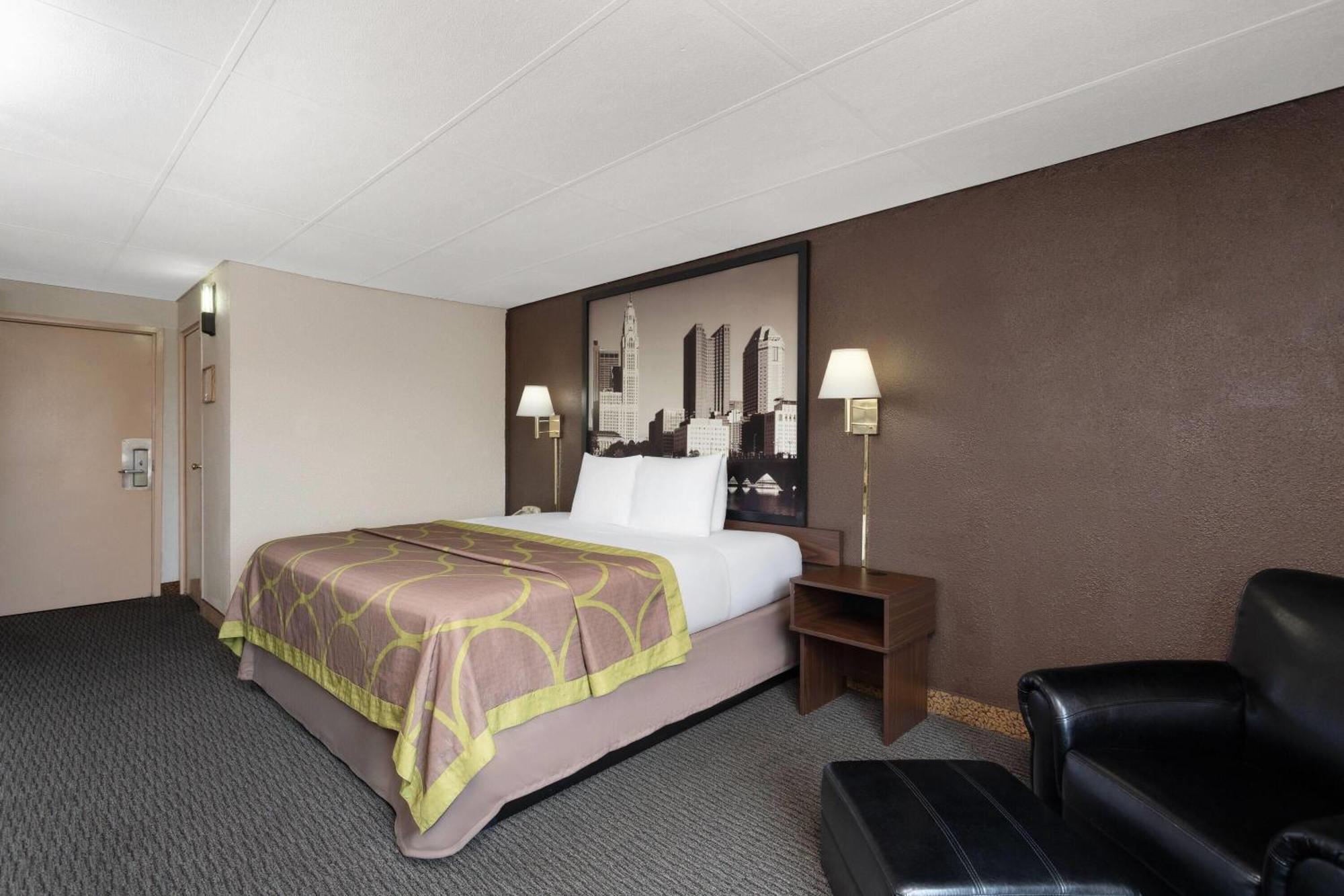 Super 8 By Wyndham Columbus Hotel Екстериор снимка