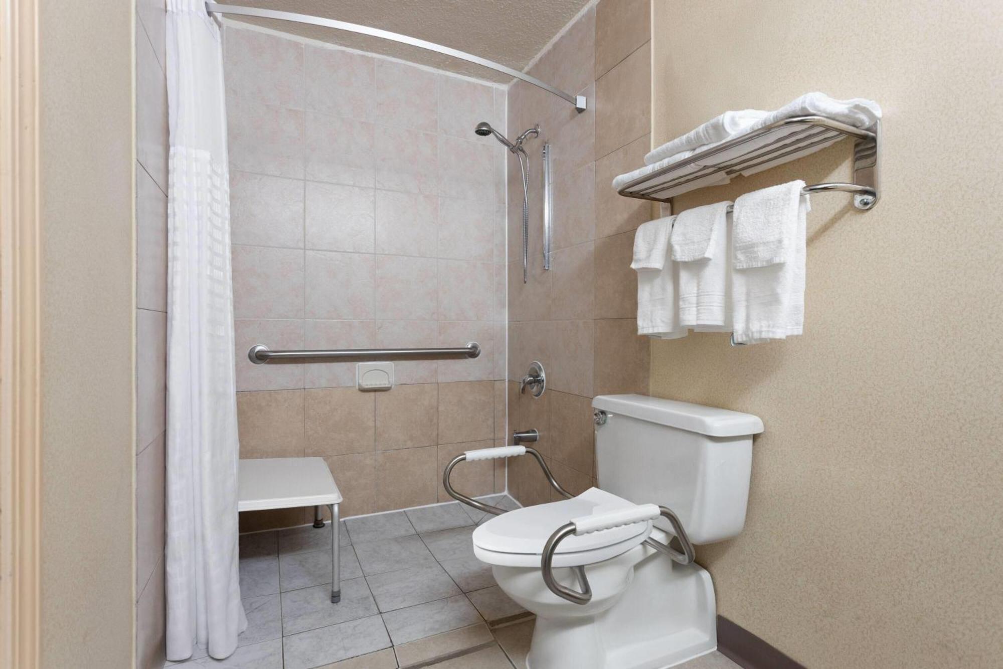 Super 8 By Wyndham Columbus Hotel Екстериор снимка