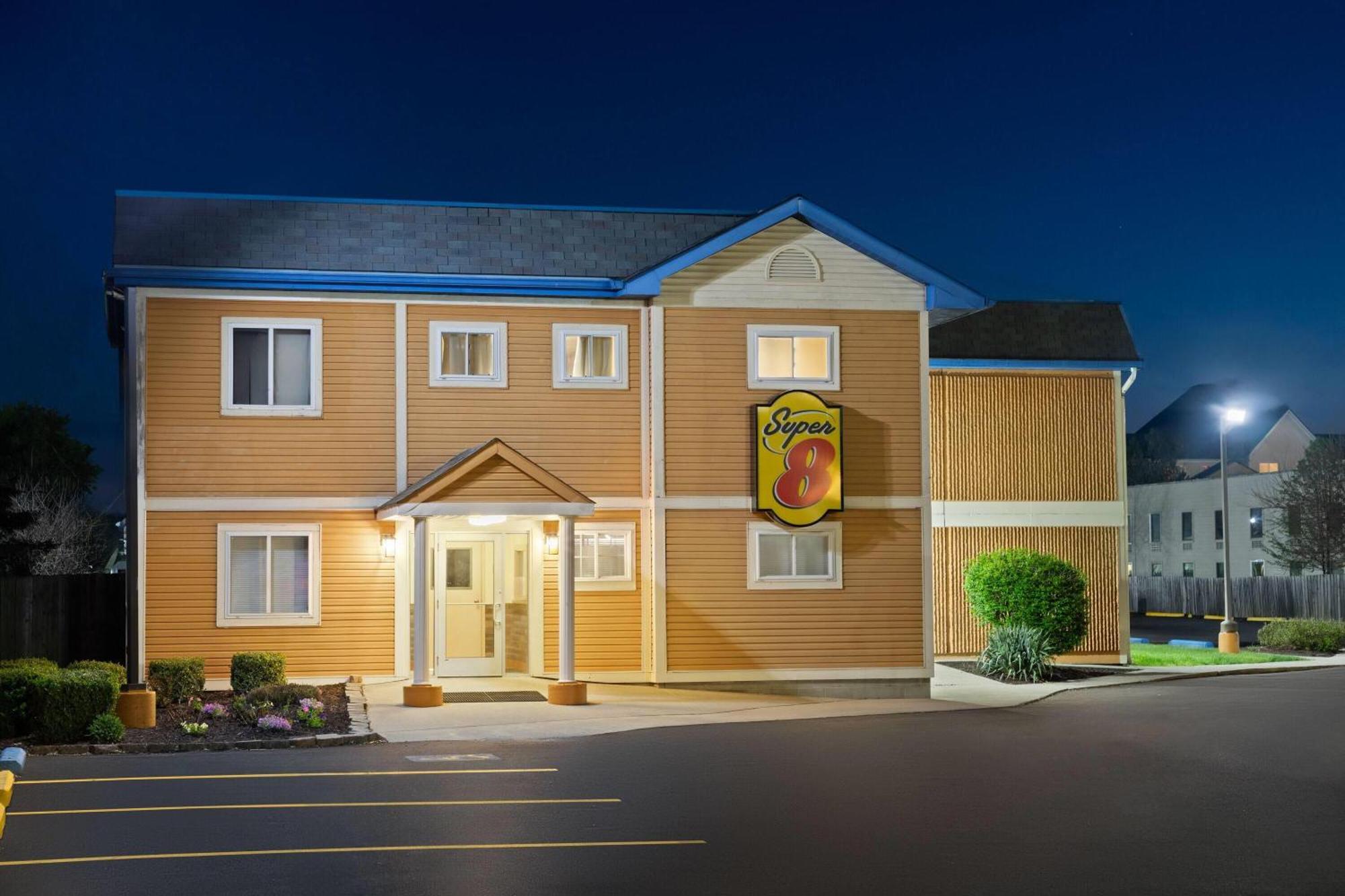 Super 8 By Wyndham Columbus Hotel Екстериор снимка
