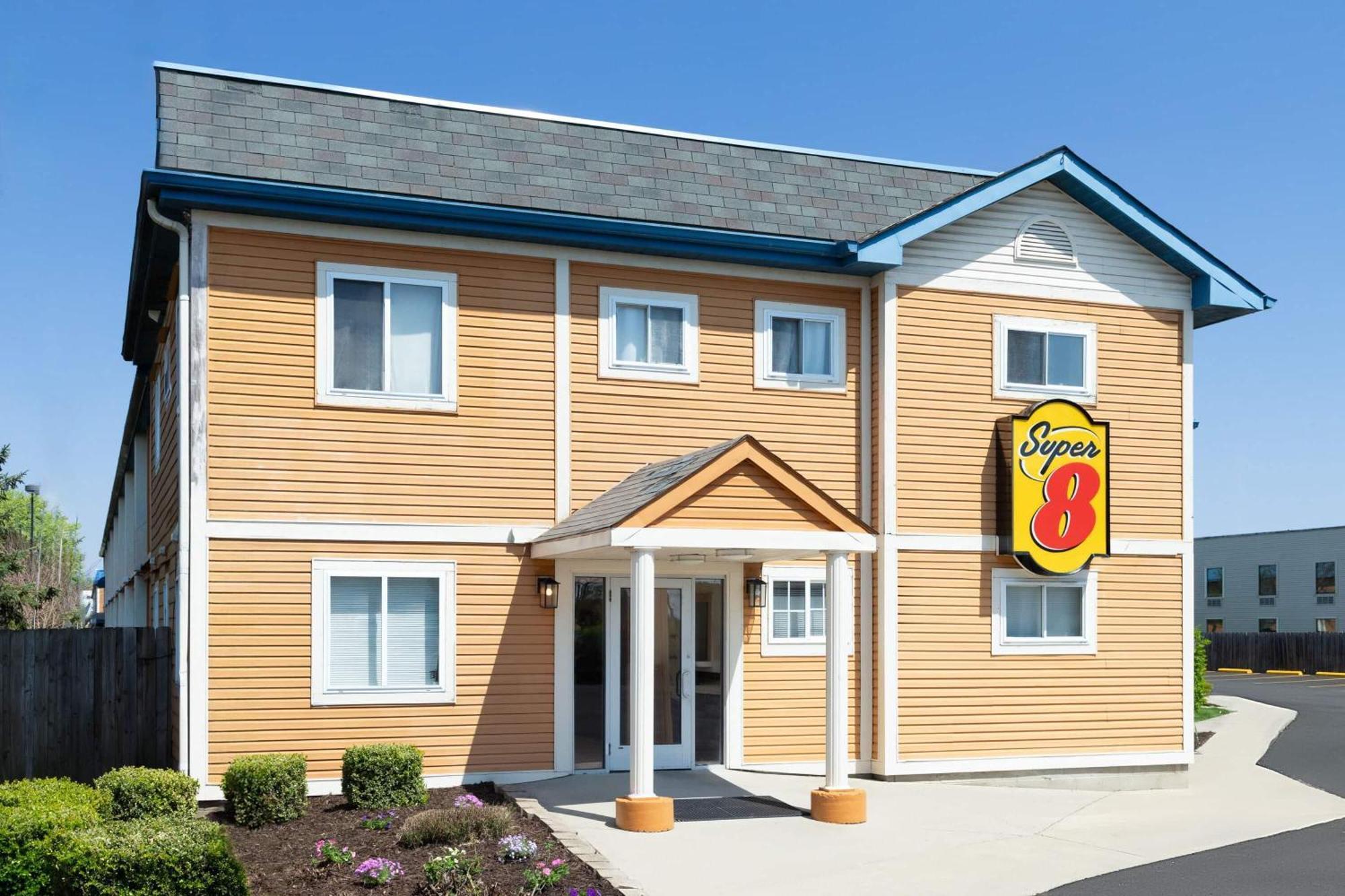 Super 8 By Wyndham Columbus Hotel Екстериор снимка